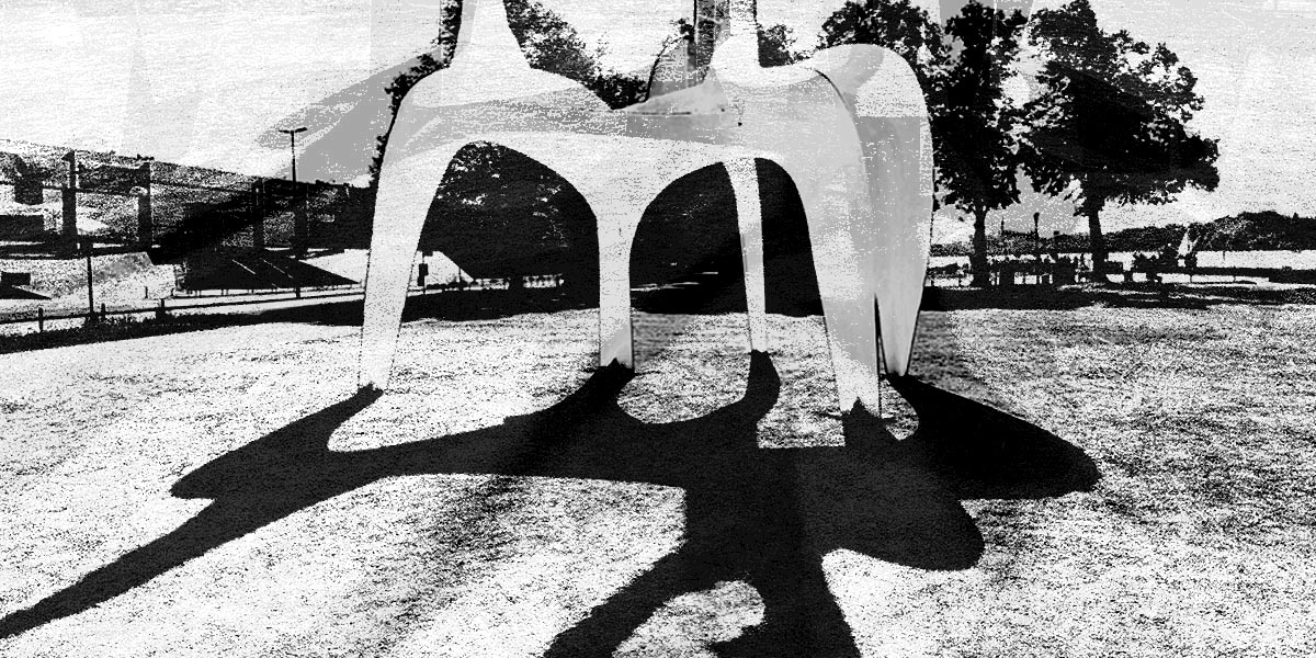 Overlapping shadow forms of Alexander Calder’s sculpture near the Sprengel Museum in Hanover, seen by Hans Kahlmopz for SCULP TOUR