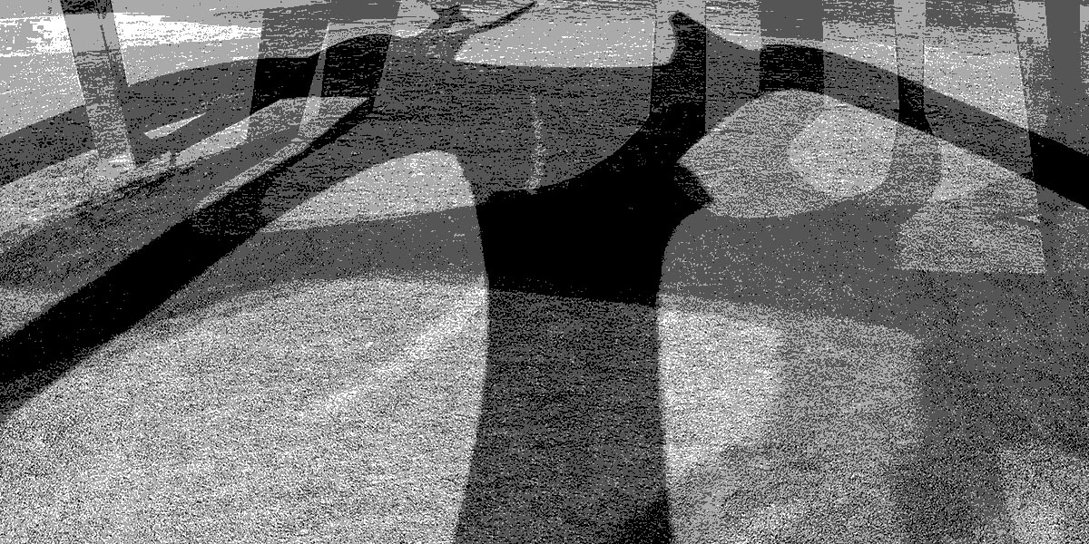 Layered shadow structure of Calder’s sculpture near the Sprengel Museum, seen by Hans Kahlmopz for SCULP TOUR